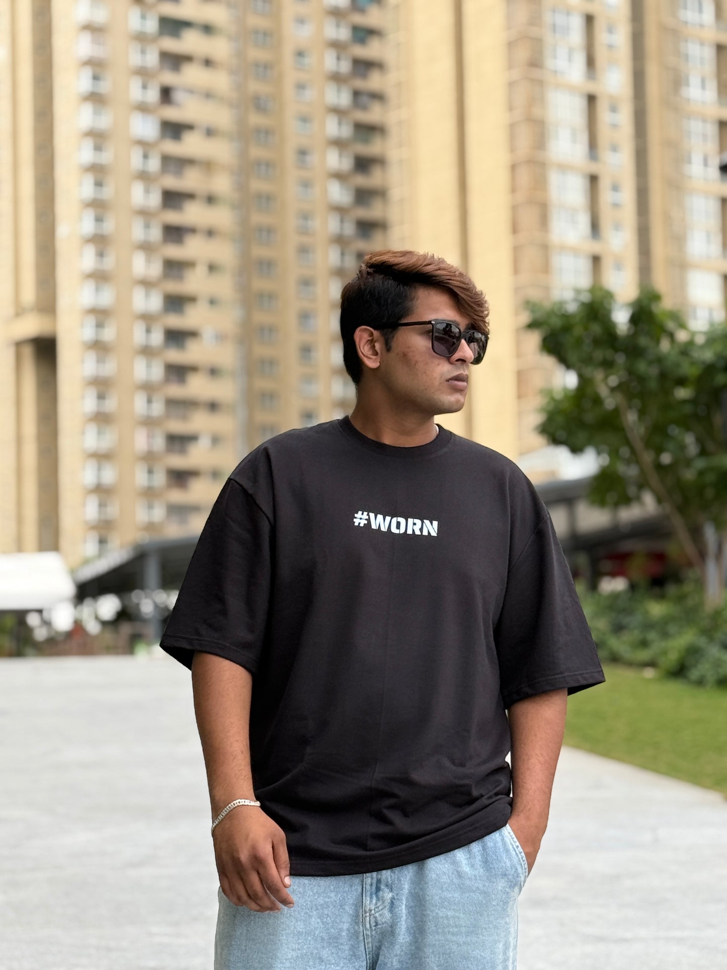 Element of War – Money Statue Oversized Tee